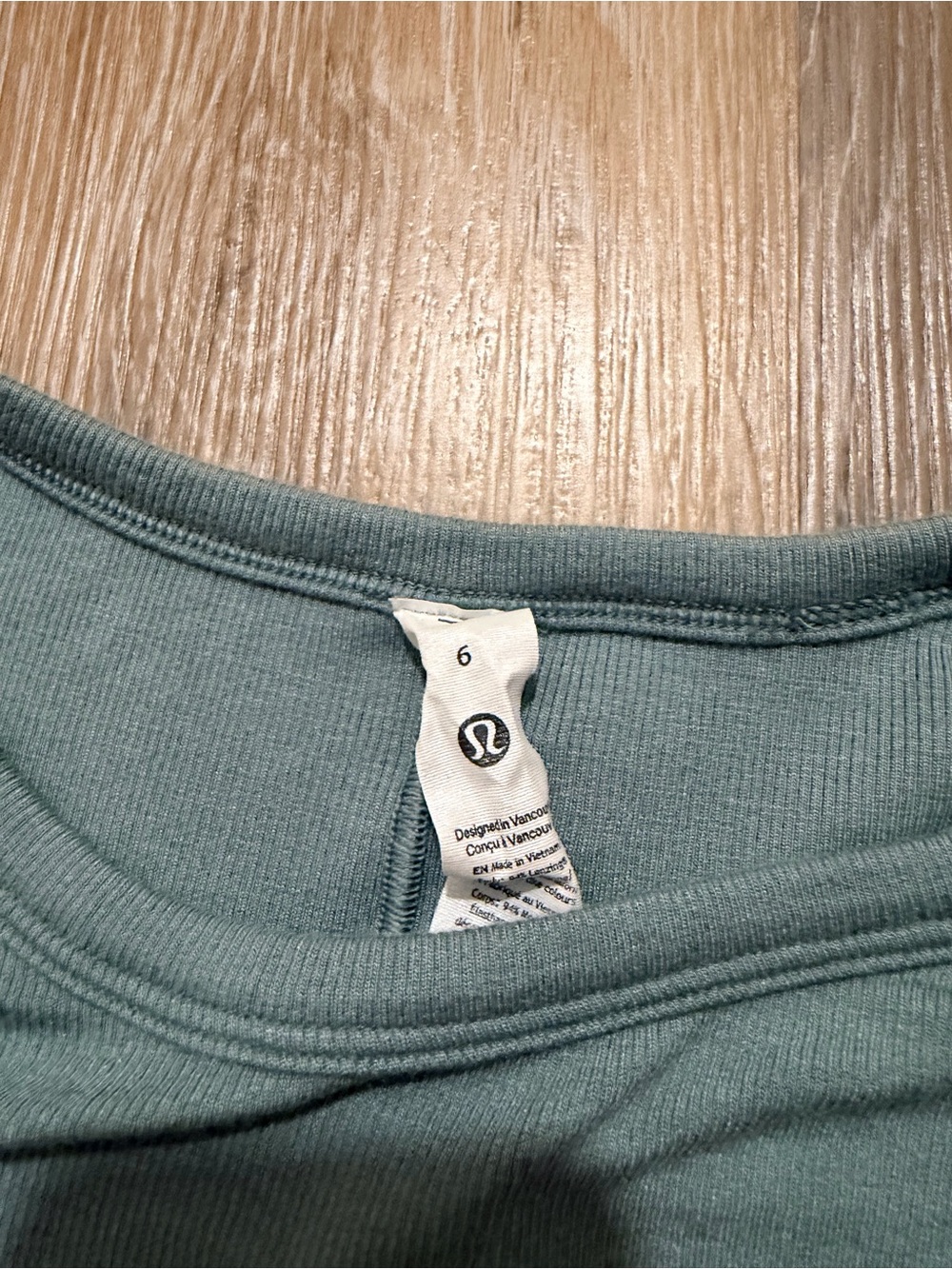 Lululemon green long sleeve top - Picture 3 of 4
